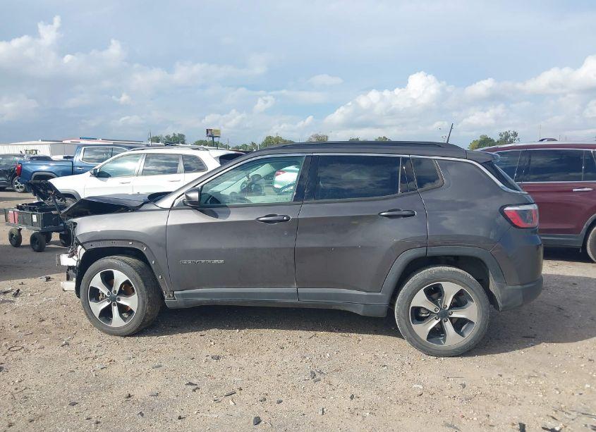 Photo 14 of 2018 Jeep Compass LATITUDE FWD (VIN 3C4NJCBBXJT102848)