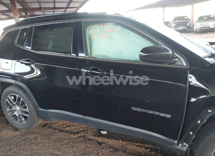 Photo 14 of 2018 Jeep Compass LATITUDE FWD (VIN 3C4NJCBBXJT467997)