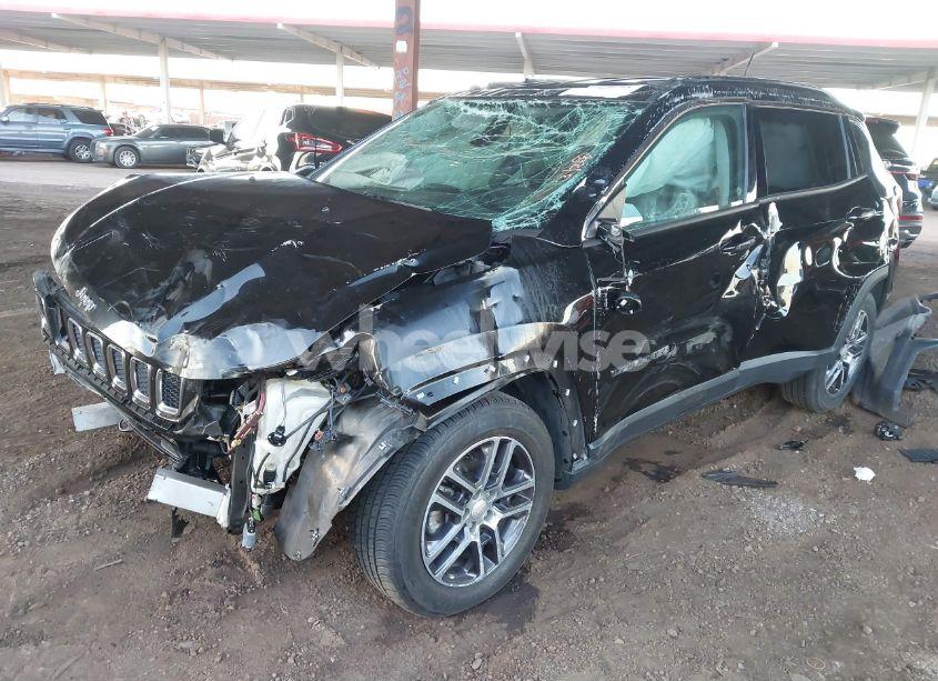 Photo 2 of 2018 Jeep Compass LATITUDE FWD (VIN 3C4NJCBBXJT467997)