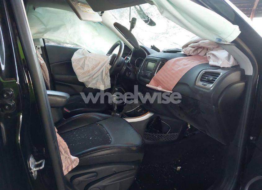 Photo 5 of 2018 Jeep Compass LATITUDE FWD (VIN 3C4NJCBBXJT467997)