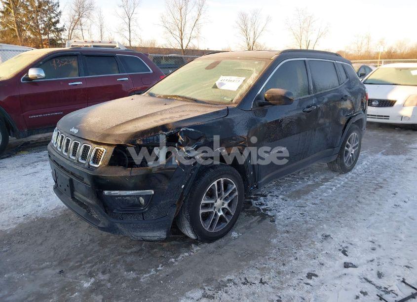 Photo 2 of 2018 Jeep Compass LATITUDE FWD (VIN 3C4NJCBBXJT487733)