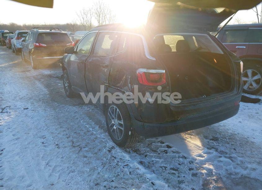 Photo 3 of 2018 Jeep Compass LATITUDE FWD (VIN 3C4NJCBBXJT487733)