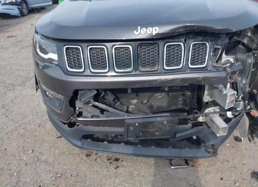 Photo 11 of 2018 Jeep Compass LATITUDE FWD (VIN 3C4NJCBBXJT489501)