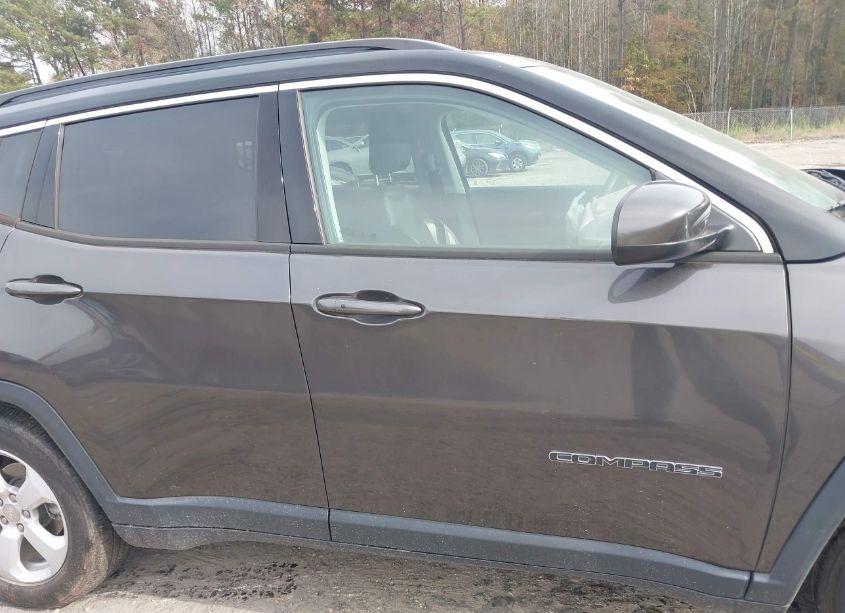 Photo 13 of 2018 Jeep Compass LATITUDE FWD (VIN 3C4NJCBBXJT489501)