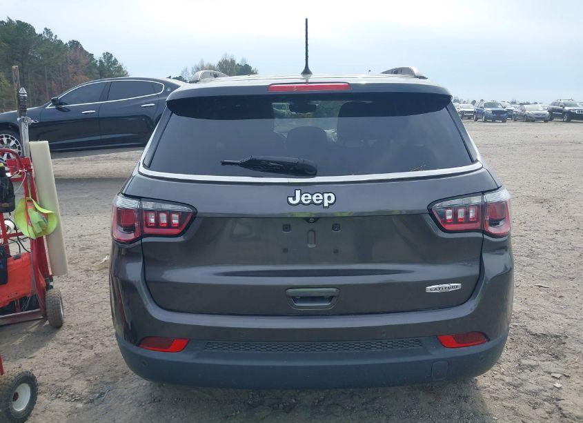 Photo 16 of 2018 Jeep Compass LATITUDE FWD (VIN 3C4NJCBBXJT489501)