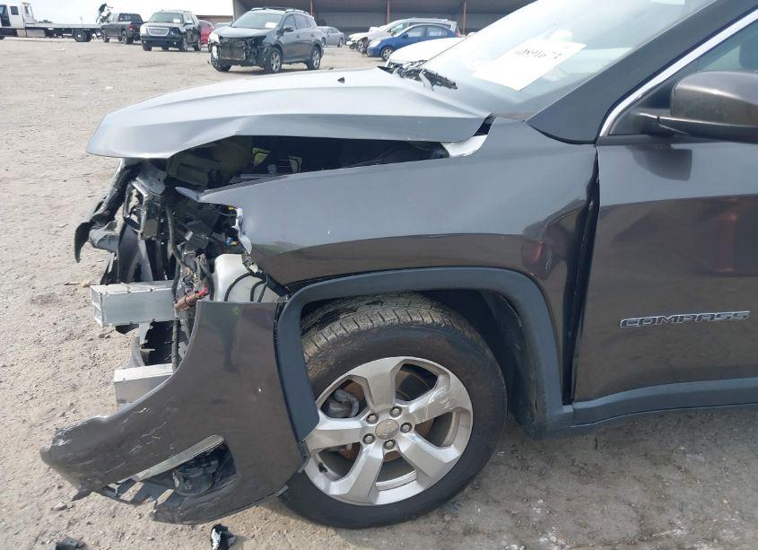 Photo 18 of 2018 Jeep Compass LATITUDE FWD (VIN 3C4NJCBBXJT489501)