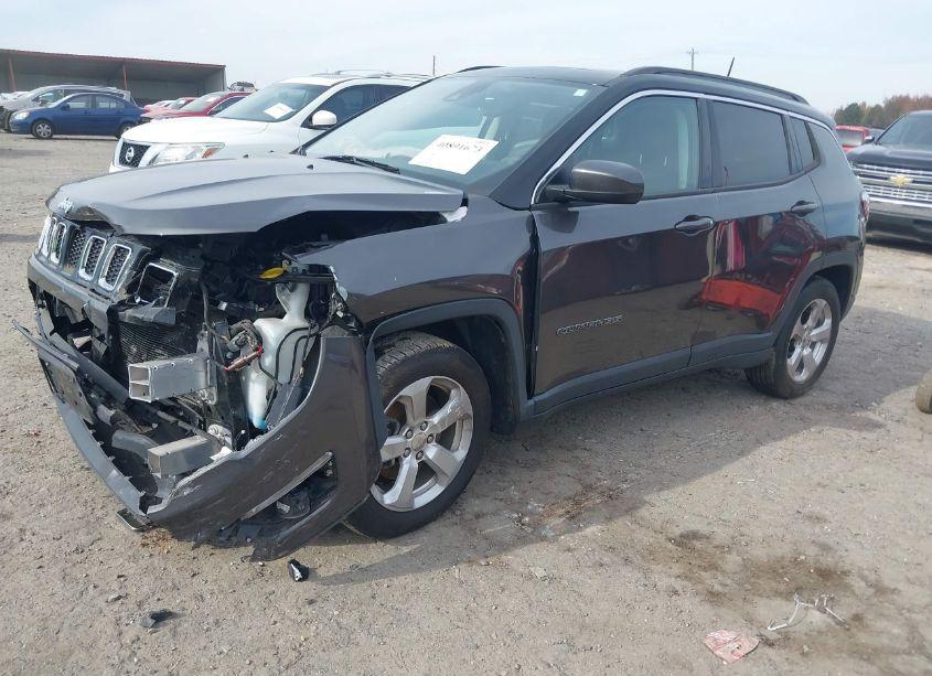 Photo 2 of 2018 Jeep Compass LATITUDE FWD (VIN 3C4NJCBBXJT489501)