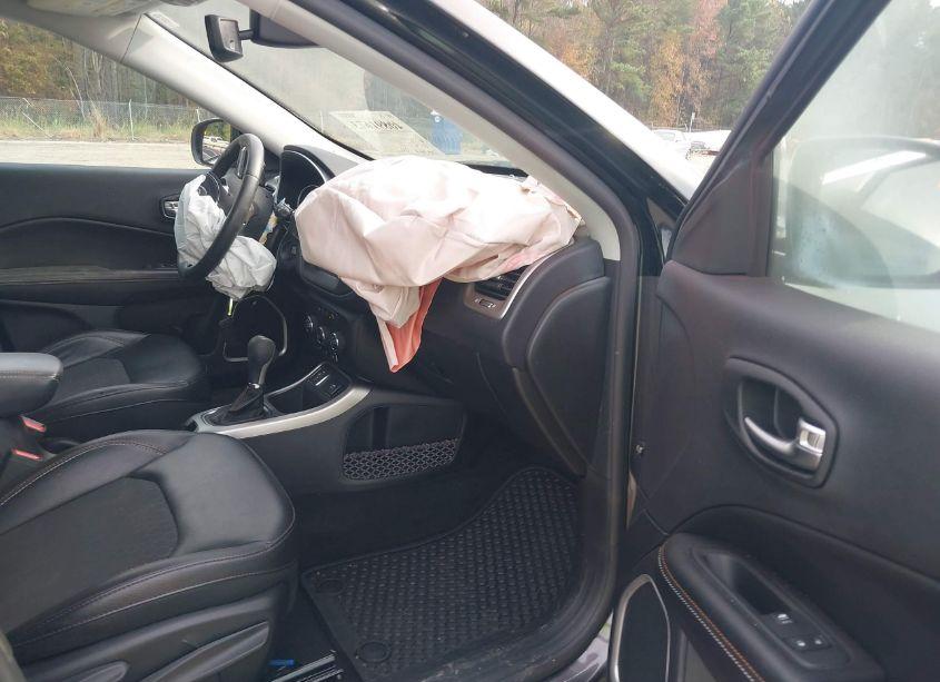 Photo 5 of 2018 Jeep Compass LATITUDE FWD (VIN 3C4NJCBBXJT489501)