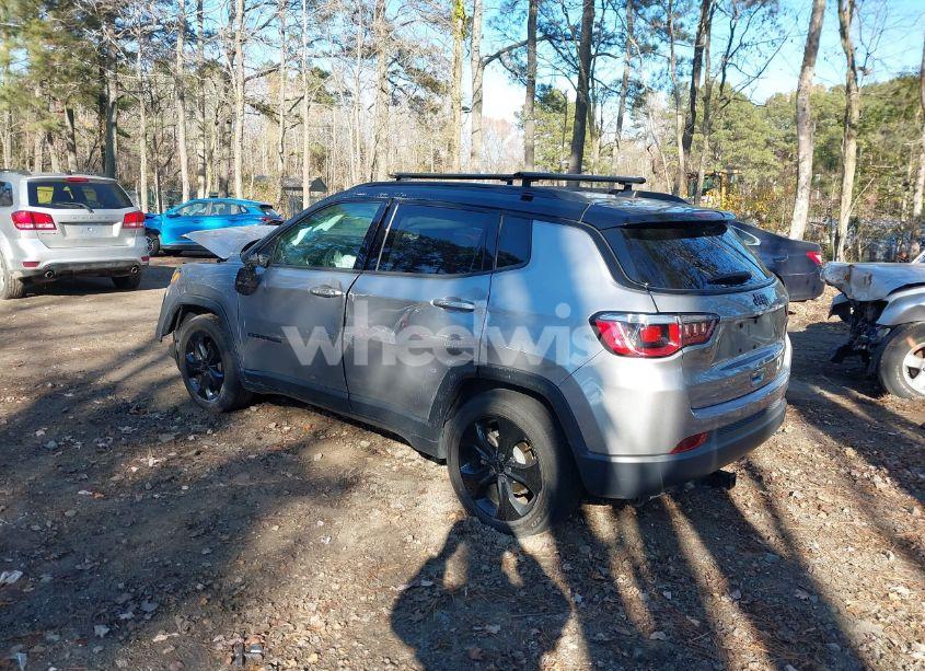 Photo 3 of 2019 Jeep Compass ALTITUDE FWD (VIN 3C4NJCBBXKT636840)