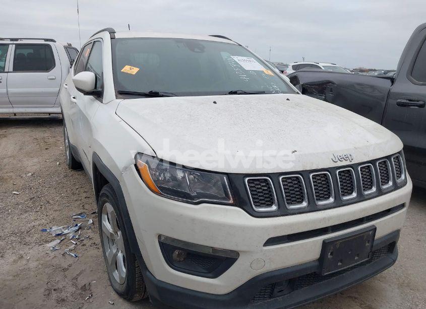 2019 Jeep Compass LATITUDE FWD (VIN 3C4NJCBBXKT802046) main photo