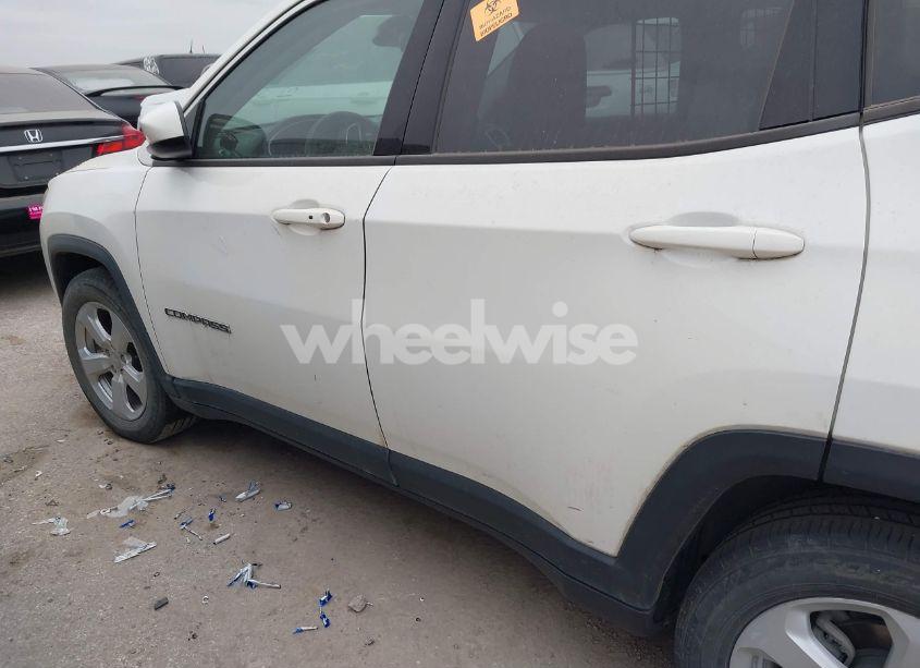 Photo 12 of 2019 Jeep Compass LATITUDE FWD (VIN 3C4NJCBBXKT802046)