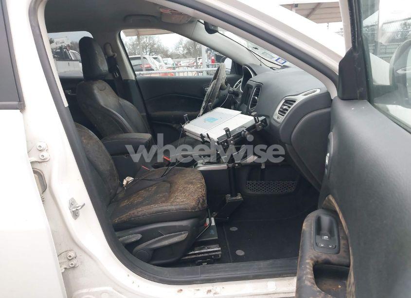 Photo 5 of 2019 Jeep Compass LATITUDE FWD (VIN 3C4NJCBBXKT802046)