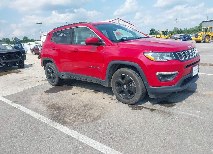 2019 Jeep Compass LATITUDE FWD (VIN 3C4NJCBBXKT843857) main photo