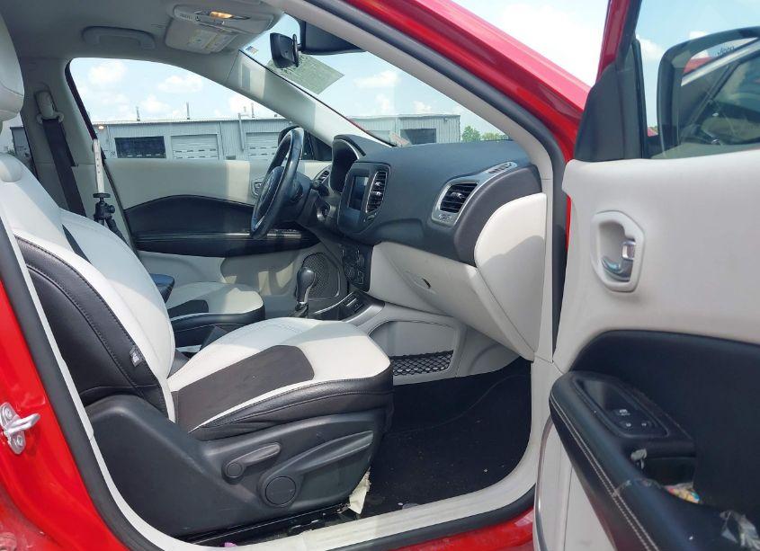 Photo 5 of 2019 Jeep Compass LATITUDE FWD (VIN 3C4NJCBBXKT843857)