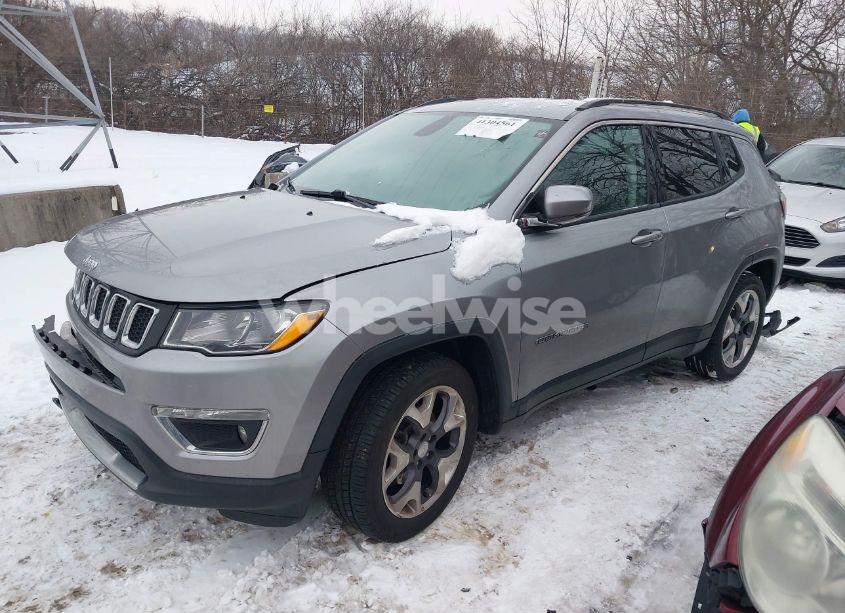 Photo 2 of 2019 Jeep Compass LIMITED FWD (VIN 3C4NJCCB0KT819355)