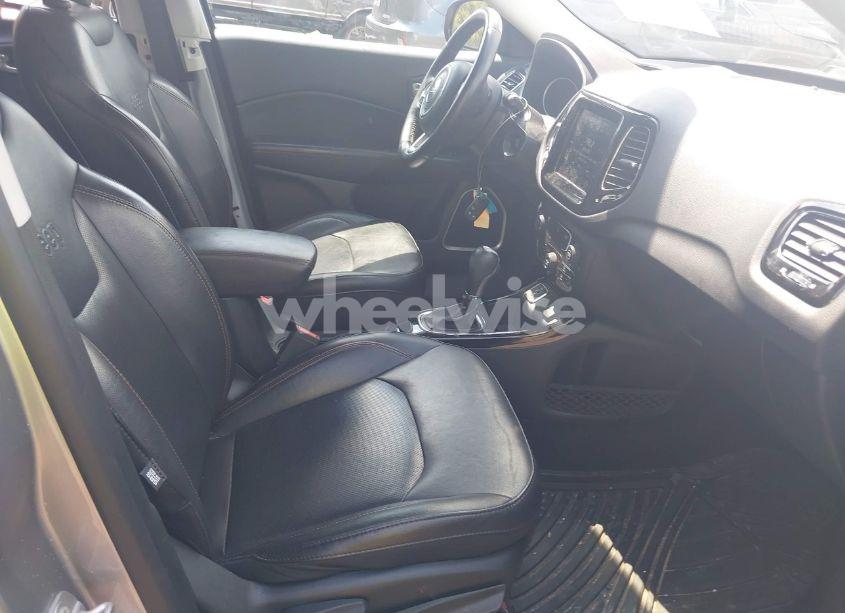 Photo 5 of 2019 Jeep Compass LIMITED FWD (VIN 3C4NJCCB1KT660054)