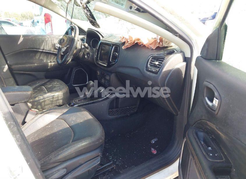 Photo 5 of 2019 Jeep Compass LIMITED FWD (VIN 3C4NJCCB1KT675802)