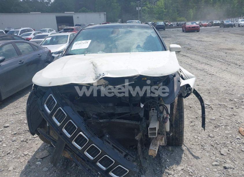 Photo 12 of 2019 Jeep Compass LIMITED FWD (VIN 3C4NJCCB1KT711312)