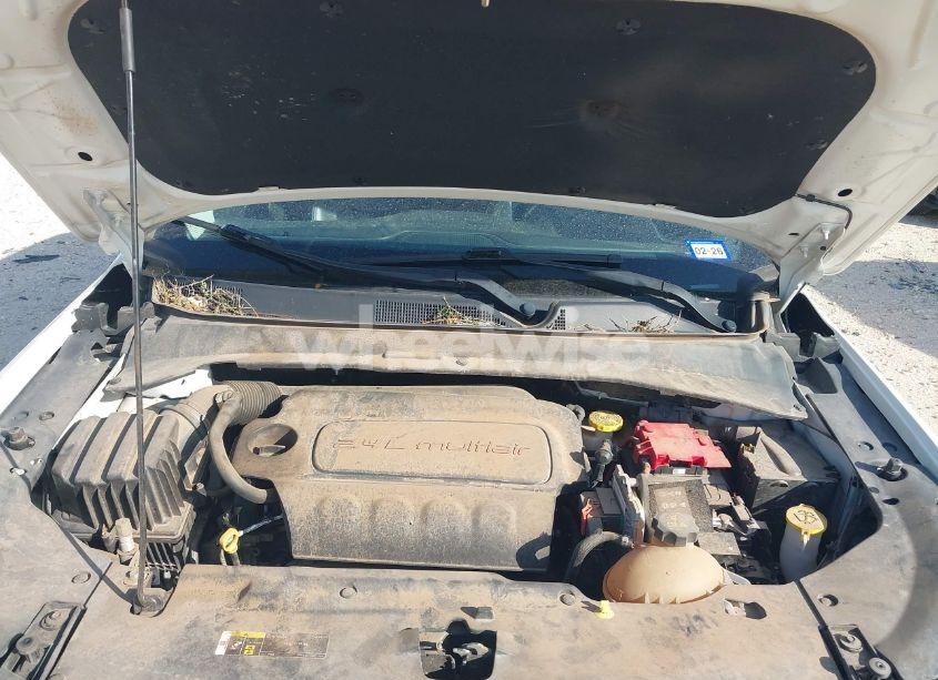 Photo 10 of 2020 Jeep Compass LIMITED FWD (VIN 3C4NJCCB1LT123329)