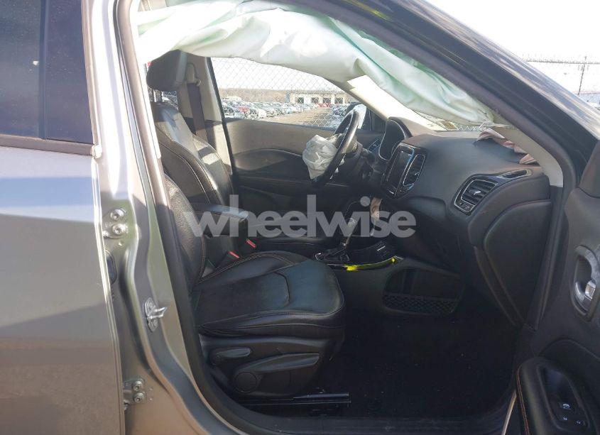 Photo 5 of 2020 Jeep Compass LIMITED FWD (VIN 3C4NJCCB1LT140650)