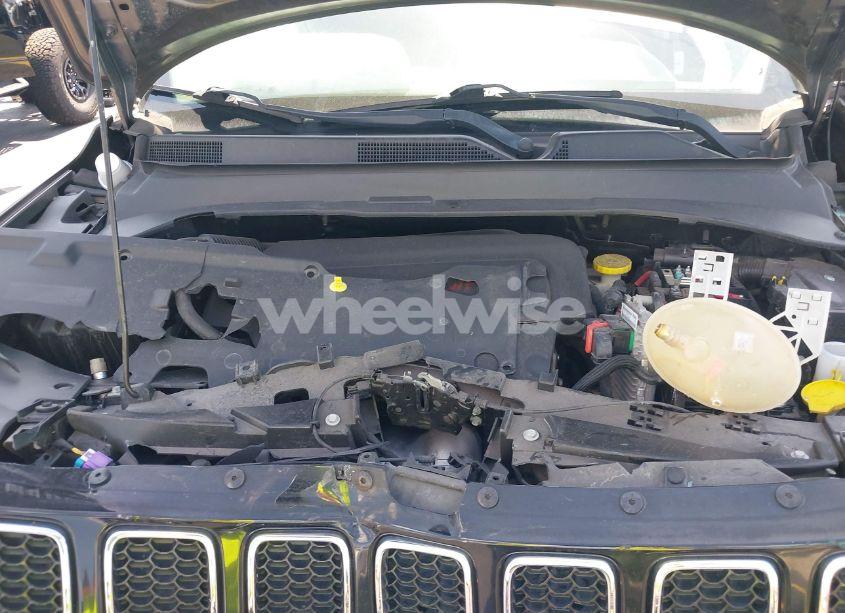 Photo 10 of 2019 Jeep Compass LIMITED FWD (VIN 3C4NJCCB2KT660077)