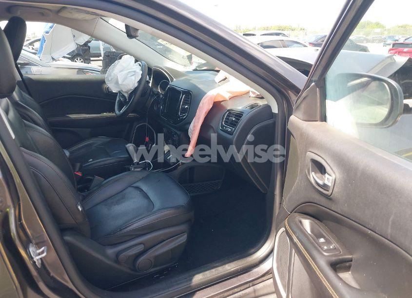 Photo 5 of 2019 Jeep Compass LIMITED FWD (VIN 3C4NJCCB2KT660077)