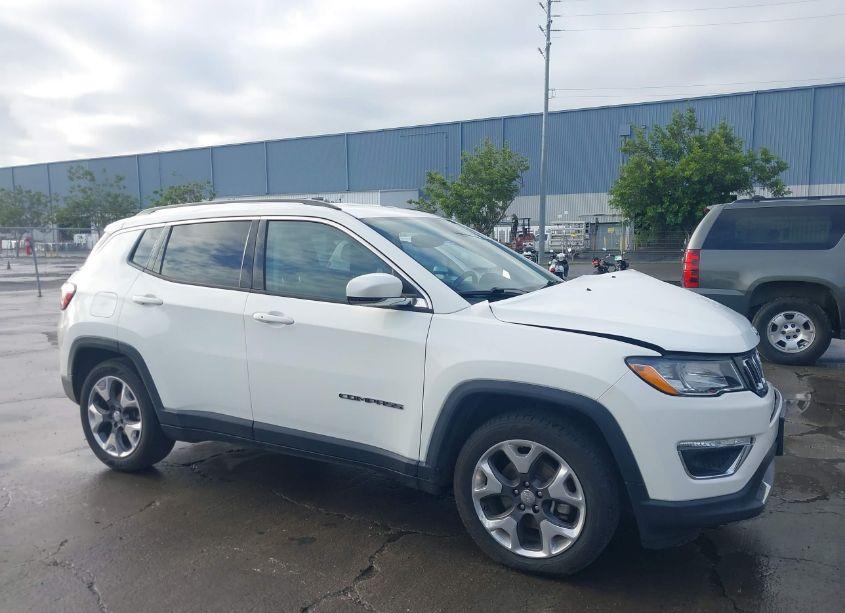 2019 Jeep Compass LIMITED FWD (VIN 3C4NJCCB2KT777853) main photo