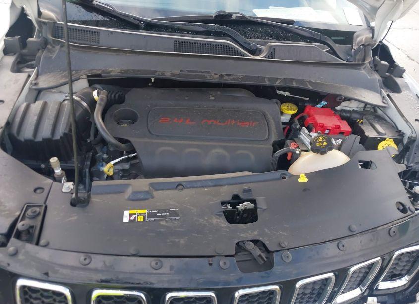 Photo 10 of 2019 Jeep Compass LIMITED FWD (VIN 3C4NJCCB2KT777853)