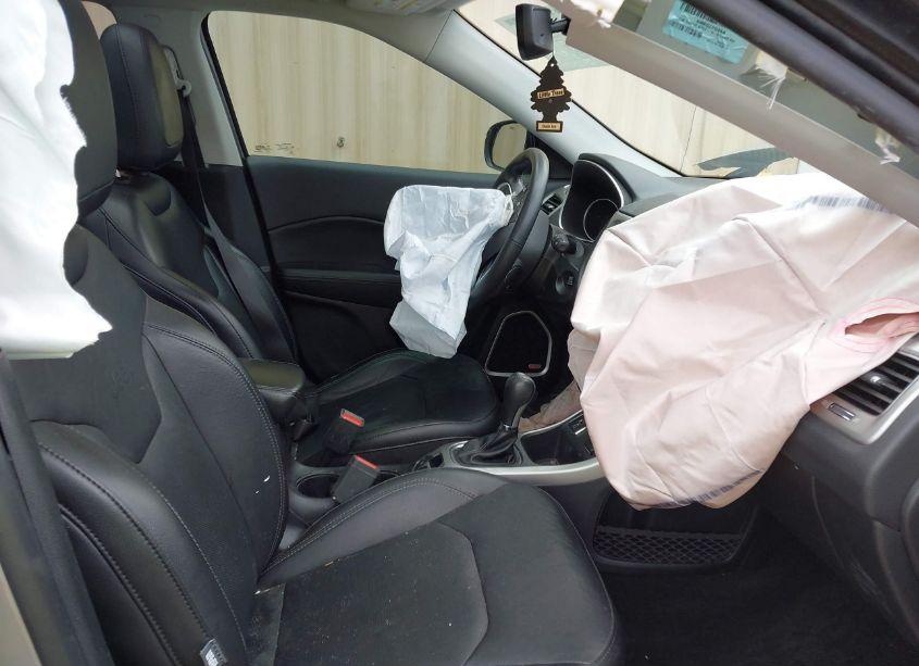 Photo 5 of 2019 Jeep Compass HIGH ALTITUDE FWD (VIN 3C4NJCCB4KT667564)