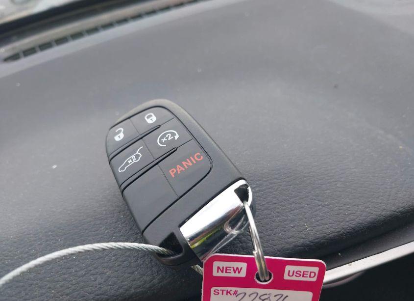 Photo 11 of 2018 Jeep Compass LIMITED FWD (VIN 3C4NJCCB6JT181515)