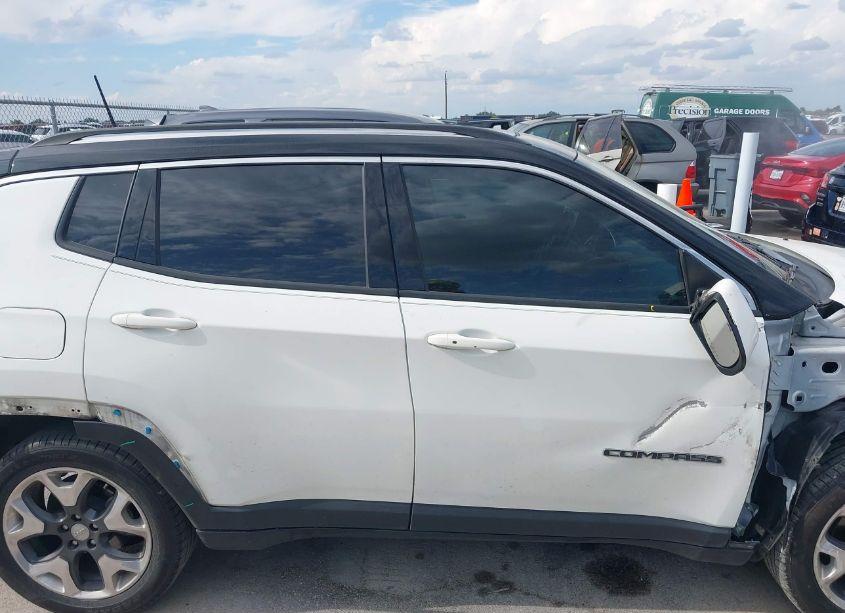 Photo 13 of 2018 Jeep Compass LIMITED FWD (VIN 3C4NJCCB6JT181515)