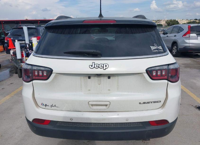 Photo 16 of 2018 Jeep Compass LIMITED FWD (VIN 3C4NJCCB6JT181515)