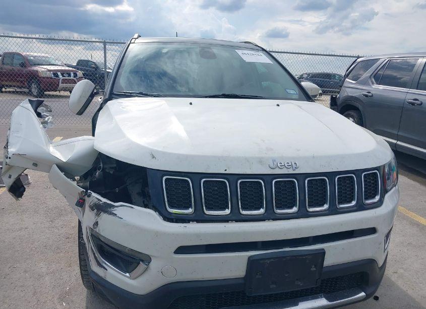 Photo 17 of 2018 Jeep Compass LIMITED FWD (VIN 3C4NJCCB6JT181515)