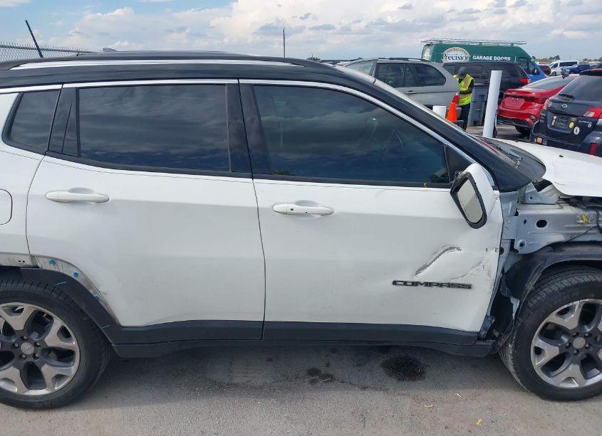 Photo 19 of 2018 Jeep Compass LIMITED FWD (VIN 3C4NJCCB6JT181515)