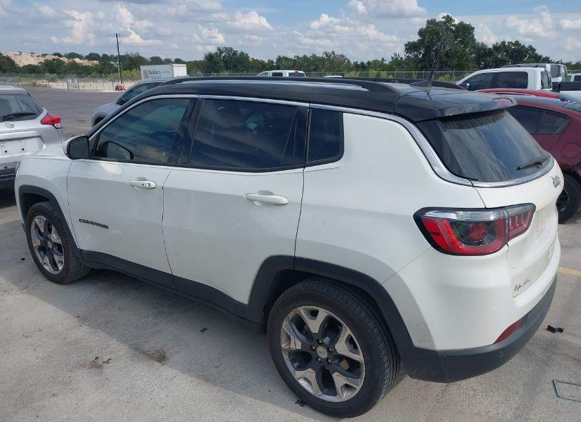 Photo 3 of 2018 Jeep Compass LIMITED FWD (VIN 3C4NJCCB6JT181515)