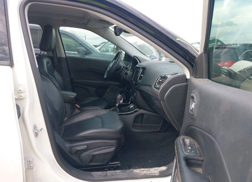 Photo 5 of 2018 Jeep Compass LIMITED FWD (VIN 3C4NJCCB6JT181515)