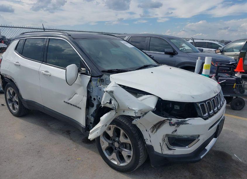 Photo 6 of 2018 Jeep Compass LIMITED FWD (VIN 3C4NJCCB6JT181515)