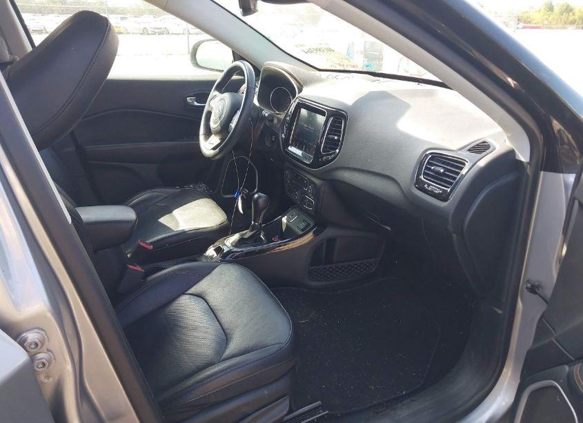 Photo 5 of 2019 Jeep Compass LIMITED FWD (VIN 3C4NJCCB7KT715302)