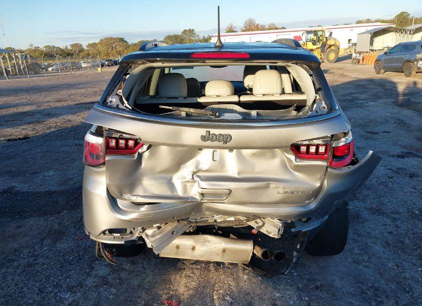 Photo 15 of 2018 Jeep Compass LIMITED FWD (VIN 3C4NJCCB8JT376029)