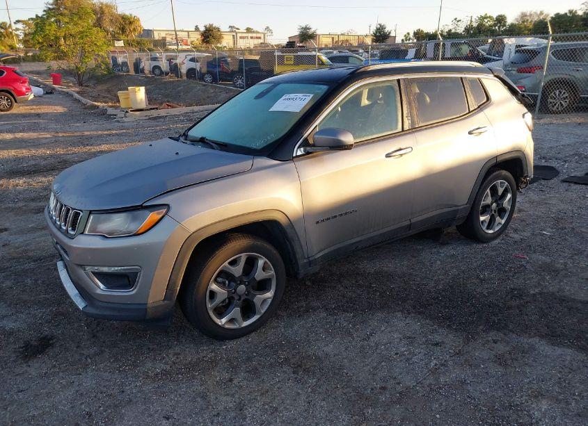 Photo 2 of 2018 Jeep Compass LIMITED FWD (VIN 3C4NJCCB8JT376029)