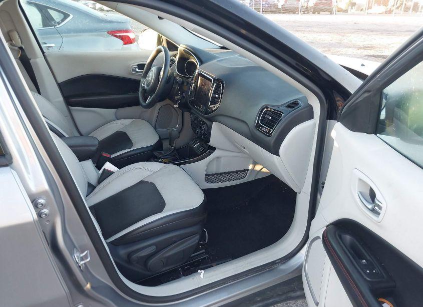 Photo 5 of 2018 Jeep Compass LIMITED FWD (VIN 3C4NJCCB8JT376029)