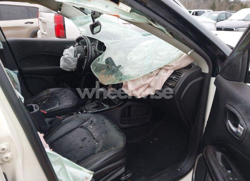 Photo 5 of 2020 Jeep Compass LIMITED FWD (VIN 3C4NJCCB8LT114725)