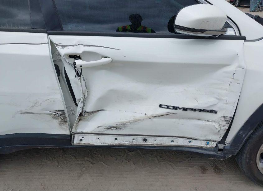 Photo 6 of 2021 Jeep Compass LIMITED FWD (VIN 3C4NJCCB9MT526217)