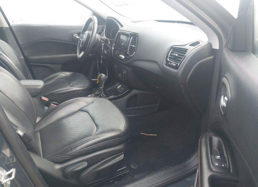 Photo 5 of 2018 Jeep Compass LIMITED FWD (VIN 3C4NJCCBXJT358633)