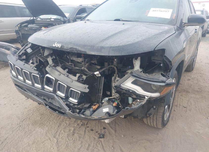 Photo 6 of 2018 Jeep Compass LIMITED FWD (VIN 3C4NJCCBXJT358633)