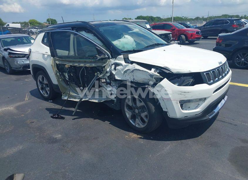 2019 Jeep Compass LIMITED FWD (VIN 3C4NJCCBXKT725774) main photo