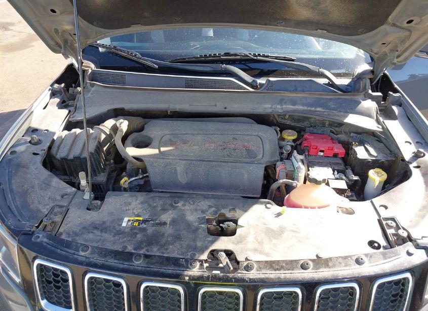 Photo 10 of 2019 Jeep Compass LIMITED FWD (VIN 3C4NJCCBXKT772688)