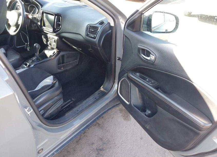 Photo 5 of 2019 Jeep Compass LIMITED FWD (VIN 3C4NJCCBXKT772688)