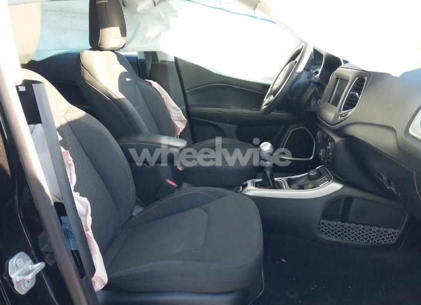 Photo 5 of 2019 Jeep Compass SPORT 4X4 (VIN 3C4NJDAB1KT714106)