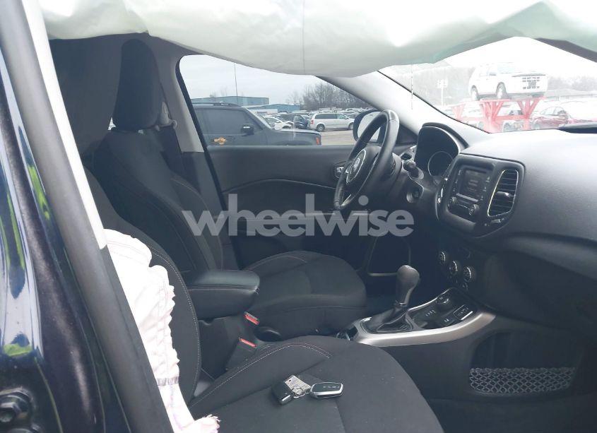 Photo 5 of 2018 Jeep Compass SPORT 4X4 (VIN 3C4NJDAB2JT126746)